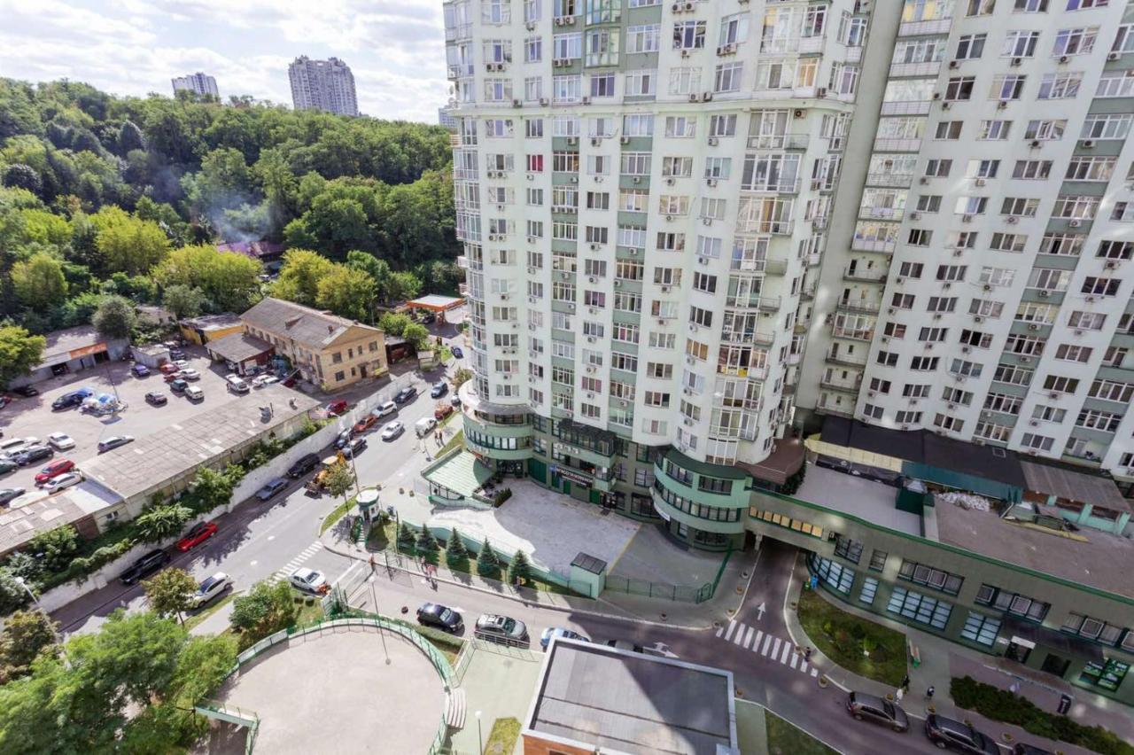 Navit Apartments With Breakfast, Near The Railway Station, The City Center And The Park Kiev Eksteriør bilde