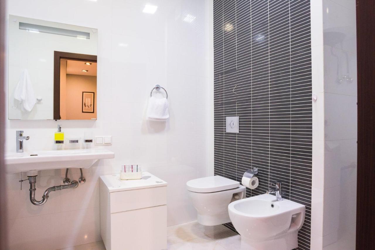 Navit Apartments With Breakfast, Near The Railway Station, The City Center And The Park Kiev Eksteriør bilde