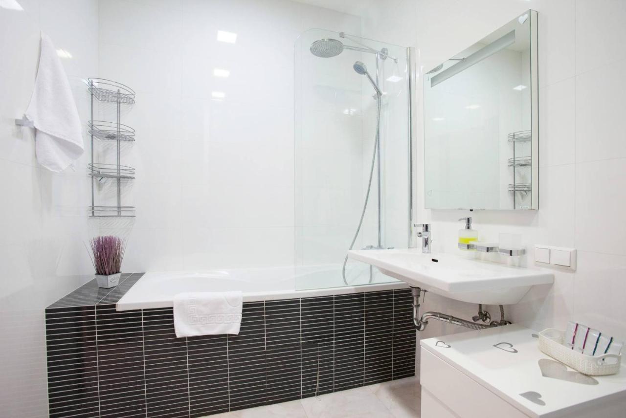 Navit Apartments With Breakfast, Near The Railway Station, The City Center And The Park Kiev Eksteriør bilde